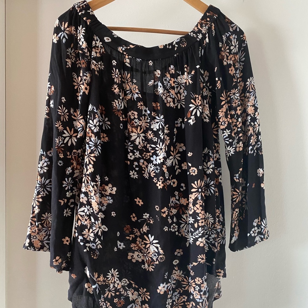 BP. Floral Black Bell Sleeve Top Sz XXS runs big